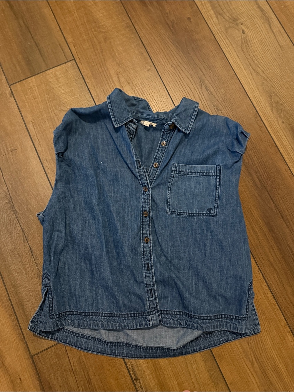 Anthropologie Pilcro Cao Sleeve Denim Button-Down - size M
